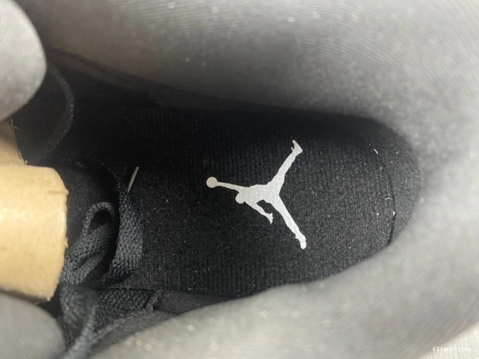 Monday Jordan Cyber (2016) Retro 3 136064-020 0715